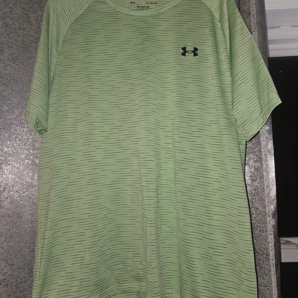 Under Armour Men's Green T-Shirt Light Weight XL